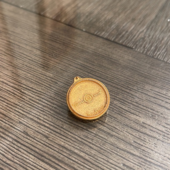 Vintage Collectible Pin: Tupperware Tupper Seal Gold Tone Pin, Lapel Pin - Picture 3 of 13